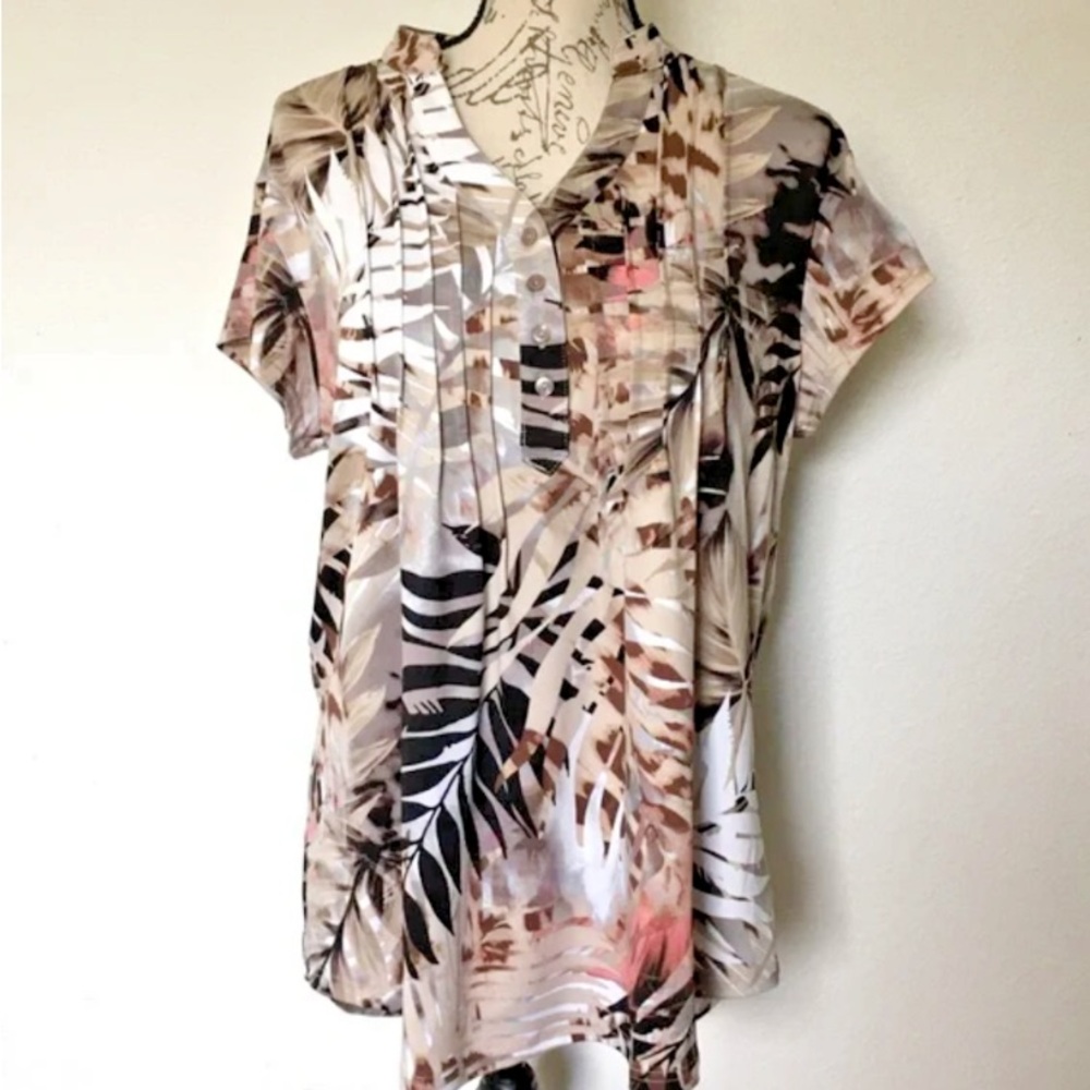 NWOT Tropical Print Women's Pleated 1/4 Button Down Stretchy Tunic